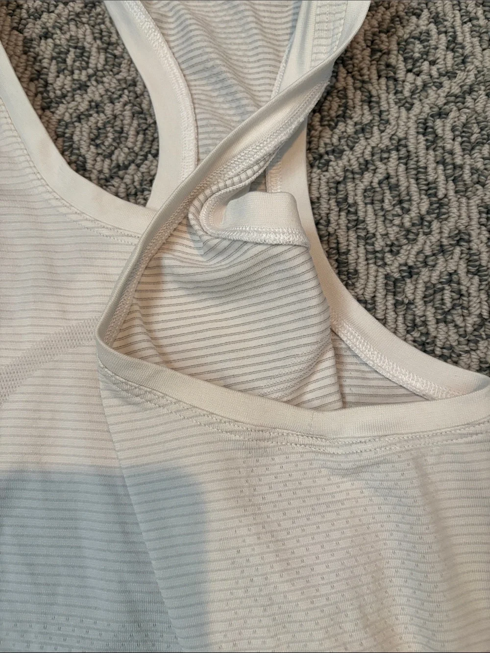 lululemon athletica White Swiftly Size 6 Racerback Seamless Tank